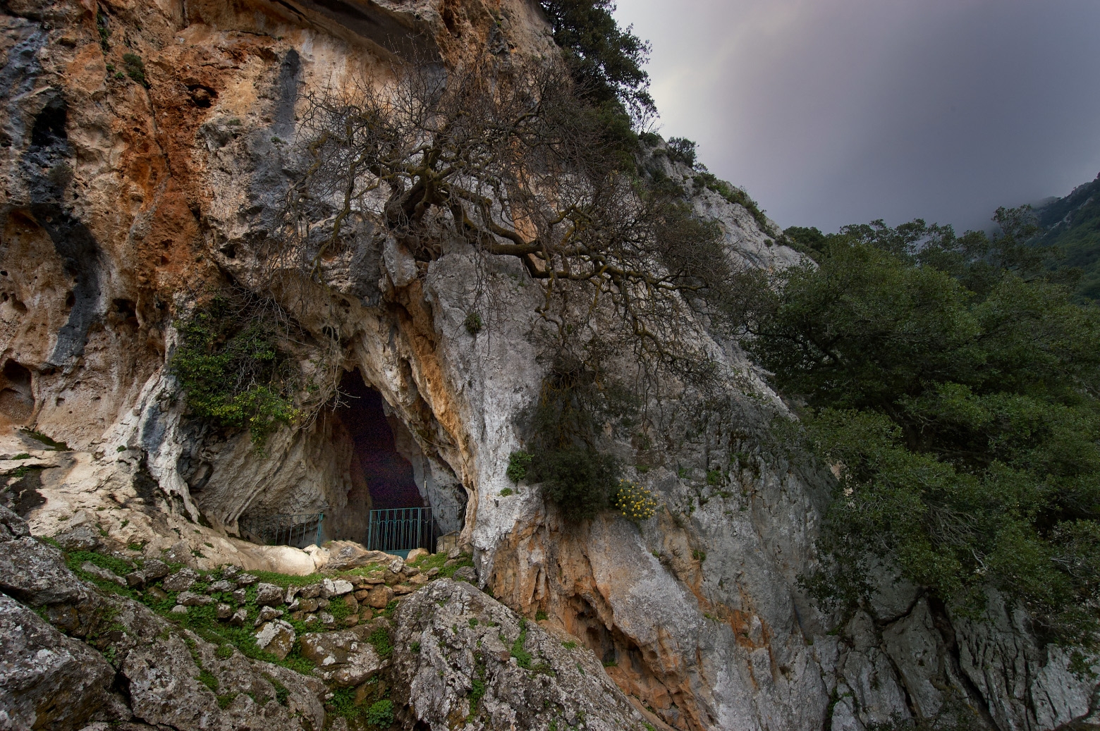 Μονή της Αγίας Άννας και το Σπήλαιο της Αγίας Φωτεινής-3